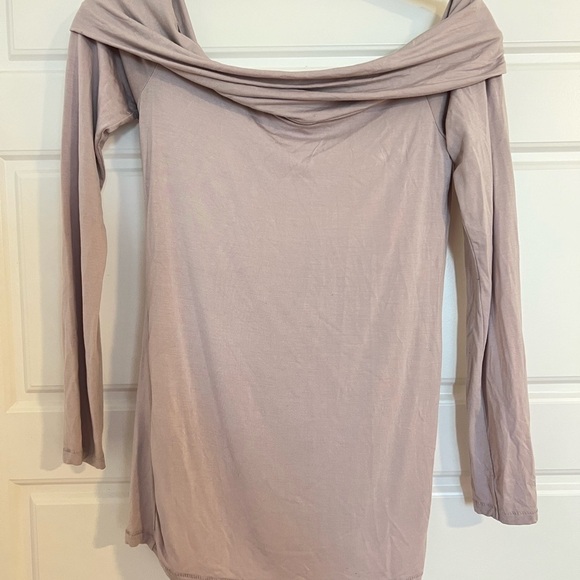 𝅺aritzia Wilfred Women’s Baby Pink Off the Shoulder Top Size Small - Picture 2 of 6